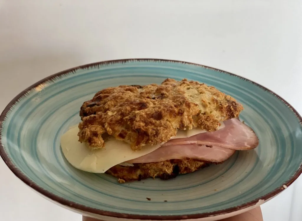 Snabba mellisbröd med keso